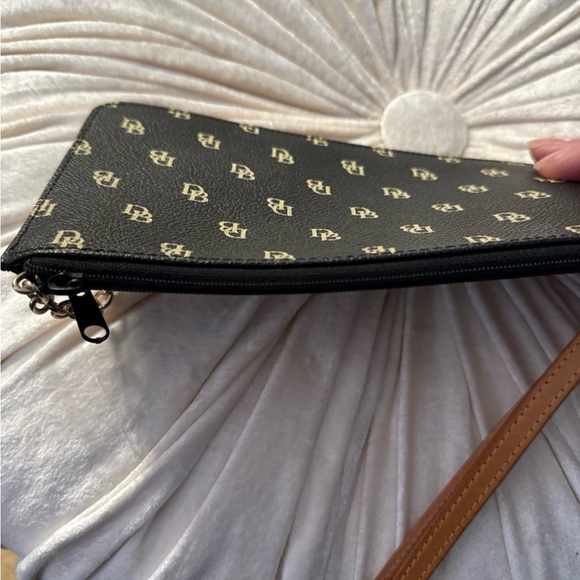 Dooney & Bourke logo key wristlet - Picture 4 of 6